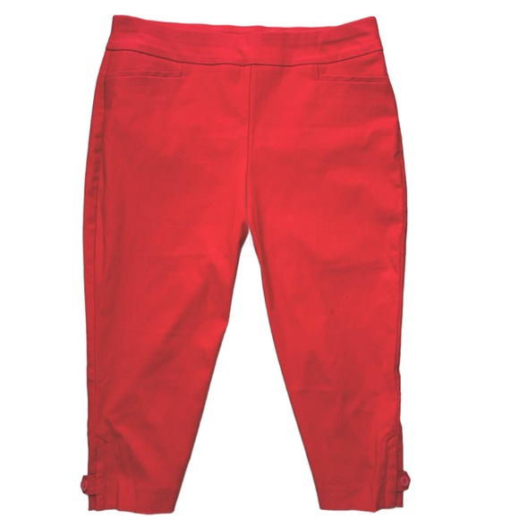 Chico's Slimming Faux Pocket Pull on Capris Size 1 (Medium) in Red Glow - Picture 2 of 11